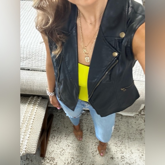 New🌟Black snap button /zip front Moto vest 🌟 - Picture 3 of 8